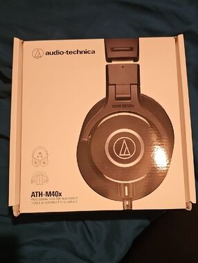 Audio-Technica ATH-M40x Headphones - Black and White Packaging